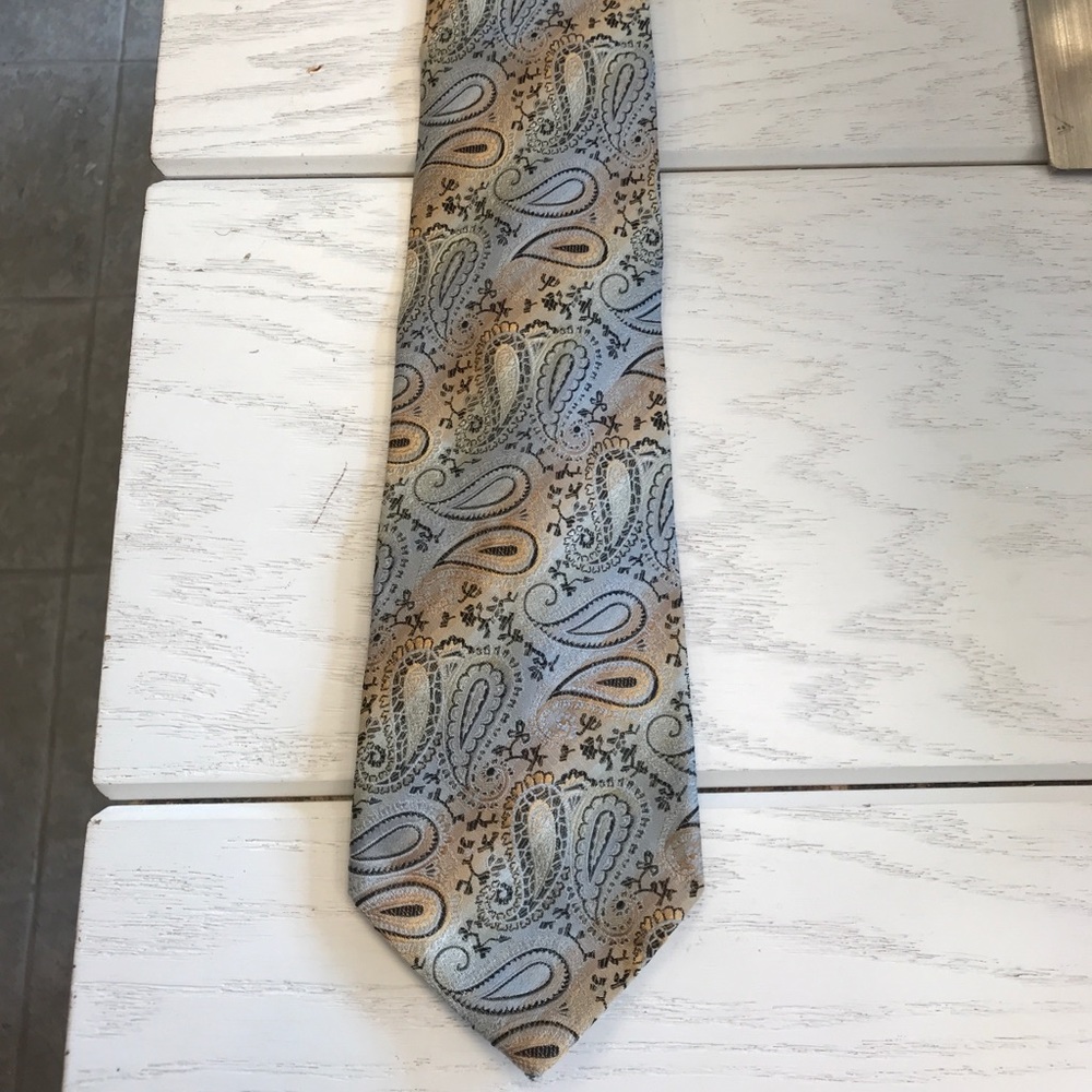 Neck tie